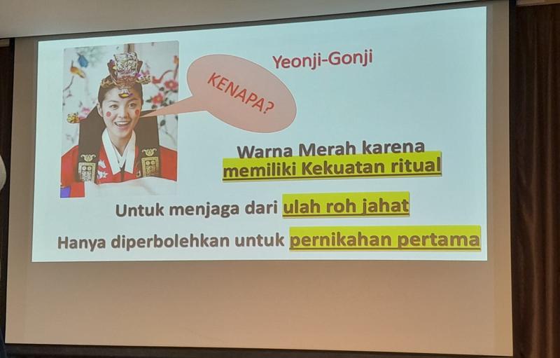 Yeonji-geonji adalah riasan wajah pengantin wanita Korea yang berupa titik berwarna merah di pipi dan dahi untuk melindungi pengantin wanita dari roh jahat. 