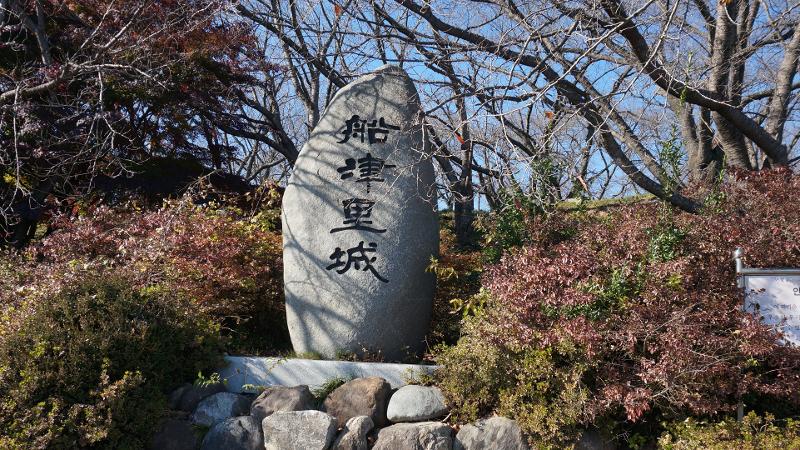 Batu prasasti Seonjinri-seong dengan tulisan hanja yang secara harfiah berarti Benteng atau Kastil Seonjinri. 
