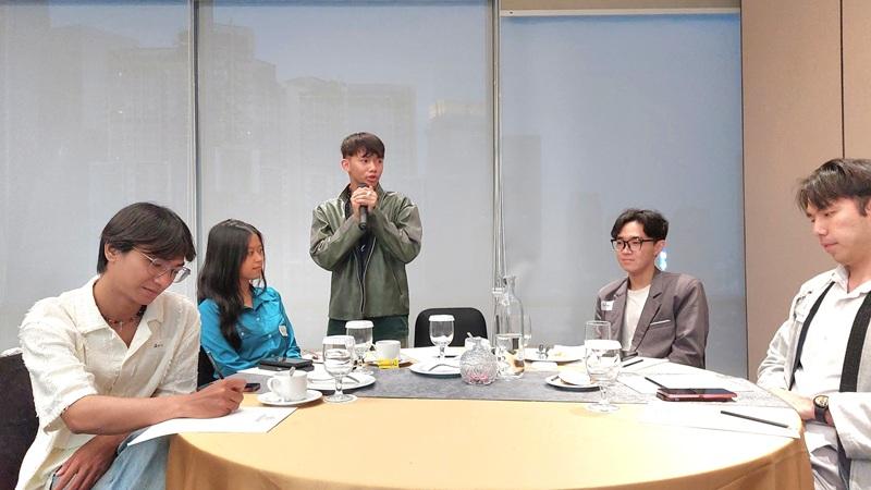 Marchello, anggota dance cover NewKidz dan pengajar K-pop Academy 2025, turut menghadiri acara dan berbagi pengalamannya terkait budaya Korea. 