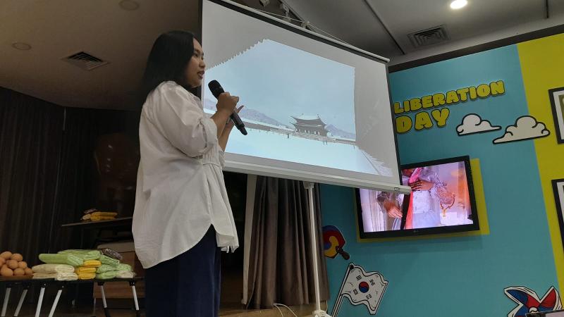 Perwakilan Organisasi Pariwisata Korea (KTO) kantor cabang Jakarta, Novi Nursyahbani, menjelaskan beberapa tempat wisata dan aktivitas musim dingin yang populer di Korea. 