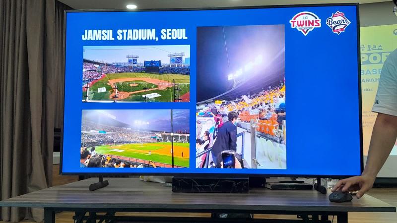Foto di atas menunjukkan Stadion Jamsil yang menjadi salah satu stadion bisbol terbesar di Korea serta menjadi rumah untuk tim LG Twins dan Doosan Bears. 