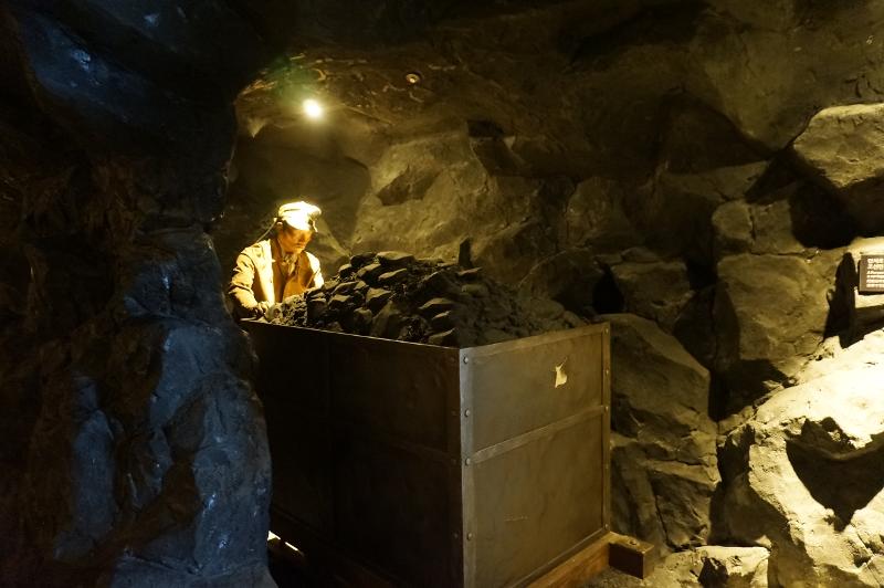 Replika adegan kerja di tambang dilengkapi dengan audio suasana sehingga membuat pengunjung benar-benar merasakan atmosfernya. 