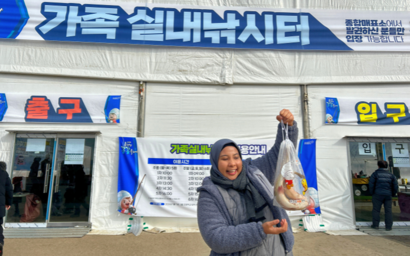  Ikan hasil tangkapan di Festival Musim Dingin Hongcheongang dapat langsung dimasak dan dinikmati di area festival.  