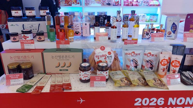 Berbagai macam jenis produk makanan, minuman, hingga kecantikan khas Nonsan yang diperkenalkan selama festival. 