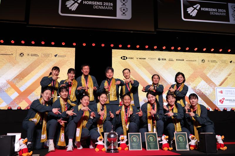 Tim bulu tangkis putri Korea berfoto setelah menjuarai Piala Uber 2026 pada tanggal 3 Mei 2026 (waktu setempat) di Forum Horsens, Denmark. (Yonhap News)   