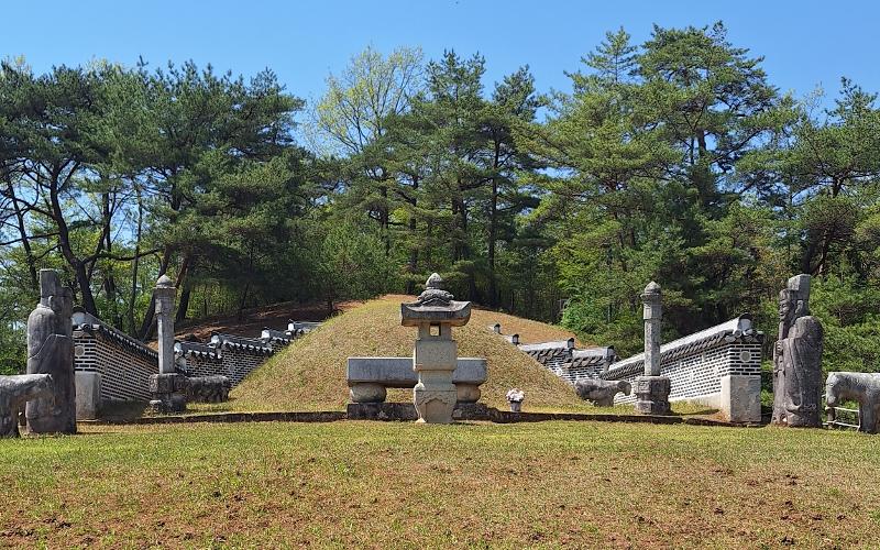 Potret Makam Kerajaan Jangneung yang merupakan makam Raja Danjong di Yeongwol-gun, Provinsi Gangwon. 