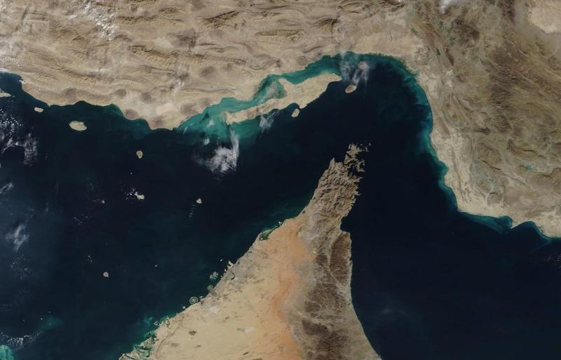 Foto di atas menunjukkan foto satelit Selat Hormuz. (NASA)