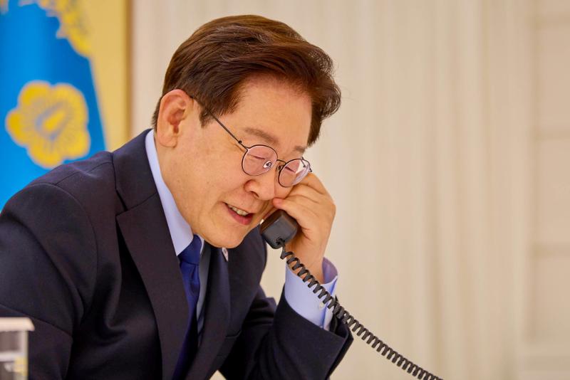 Presiden Lee Jae Myung berdialog dengan Presiden Amerika Serikat, Donald Trump, melalui telepon pada tanggal 17 Mei 2026. (Cheong Wa Dae)  