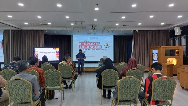 Gelar wicara tentang sistem pengembangan sepak bola Korea diadakan di Aula Multifungsi KCCI pada Senin (18/05/2026). (Maulia Resta Mardaningtias) 