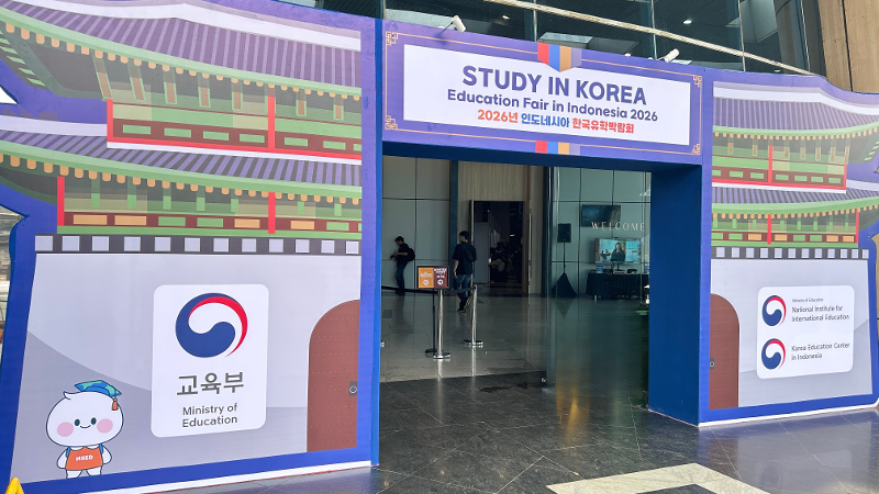 Area masuk Study in Korea Education Fair in Indonesia 2026 pada hari Sabtu (23/05/2026) di SMESCO Indonesia Exhibition Hall, Jakarta Selatan. 