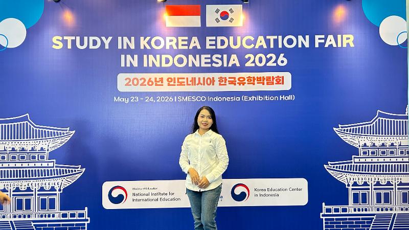 Penulis saat menghadiri Study in Korea Education Fair in Indonesia 2026 pada hari Sabtu (23/05/2026) di SMESCO Indonesia Exhibition Hall, Jakarta Selatan. 