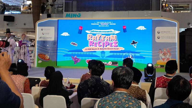 Pembukaan Festival Oullim Korea Bandung dilaksanakan pada tanggal 5 Juni 2026 di 23 Paskal Shopping Center, Bandung. 