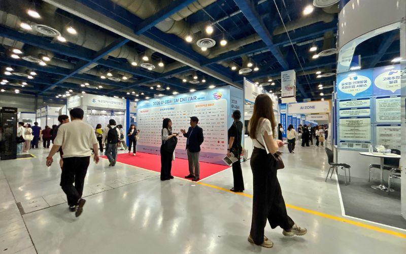 Global Talent Fair 2026 mempertemukan lebih dari 2.500 mahasiswa internasional dengan sekitar 100 perusahaan Korea di COEX, Seoul. 