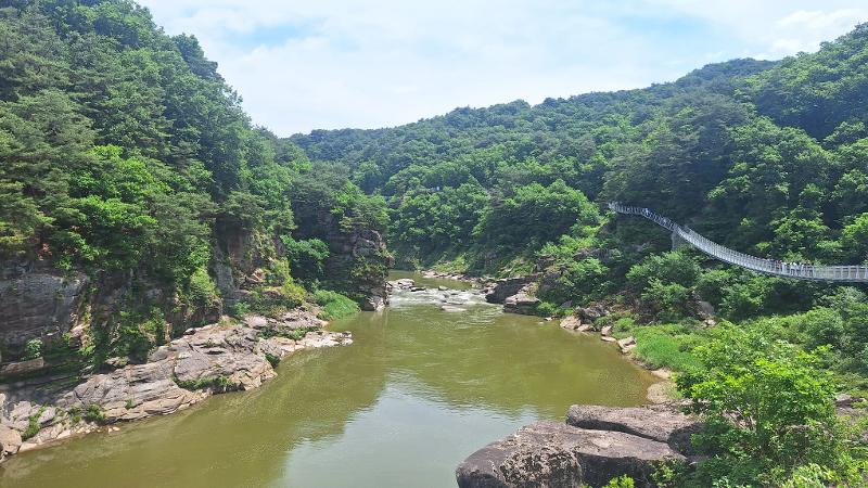 Pemandangan di Hantangang UNESCO Global Geopark. Di sisi kanan terdapat jalur pejalan kaki sepanjang 3-4 kilometer. 