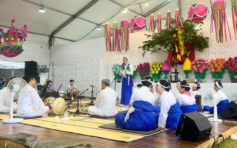 Prosesi Gangneung Dano Gut pada Festival Danoje Gangneung merupakan upacara persembahan yang dilakukan untuk memohon keselamatan, kesejahteraan, dan keberkahan. 