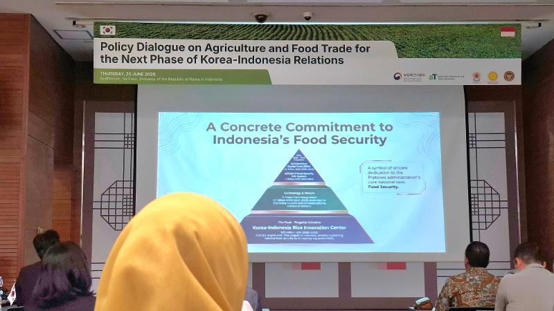 Program K-Smart Farm dan Pusat Inovasi Beras Korea-Indonesia yang merupakan inisiatif dari Pemerintah Korea berperan mewujudkan pengembangan teknologi pertanian dan mendukung ketahanan pangan Indonesia. 