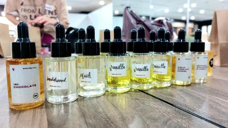 Beberapa aroma yang diperkenalkan kepada peserta dan digunakan dalam pembuatan parfum bertema Dubai chewy cookie dan butter tteok pada kelas. 