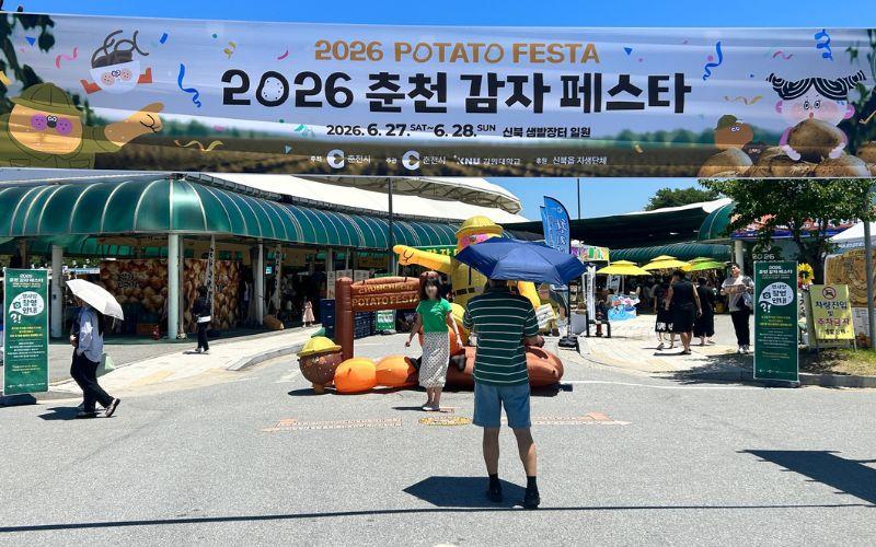 Festival Kentang Chuncheon digelar pada tanggal 27–28 Juni 2026 di kawasan Pasar Saembat, Sinbuk-eup, Kota Chuncheon. 