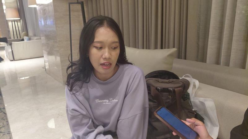 Zakiyah menjelaskan alasannya menghadiri K-Study to Career Education Fair 2026 yang digelar pada hari Jumat (3/7/2026) di Kota Surabaya. (Vivin Mujanah)  
