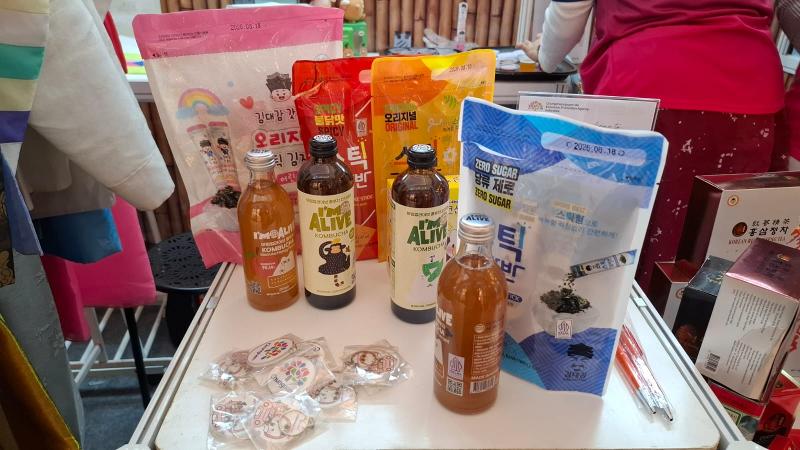 Aneka produk UMKM dan suvenir khas Provinsi Chungcheongnam tersedia di stan CEPA pada Pekan Kerajinan Jawa Barat 2026 tanggal 26-28 Juni 2026 di Mal Trans Studio Bandung. 
