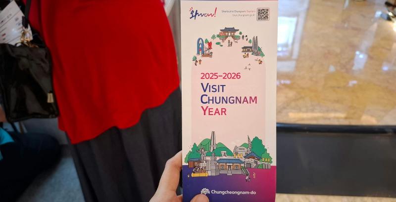 Brosur rekomendasi wisata di Provinsi Chungcheongnam yang penulis dapatkan ketika berkunjung ke stan CEPA pada Pekan Kerajinan Jawa Barat 2026 tanggal 28 Juni 2026 di Mal Trans Studio Bandung. 