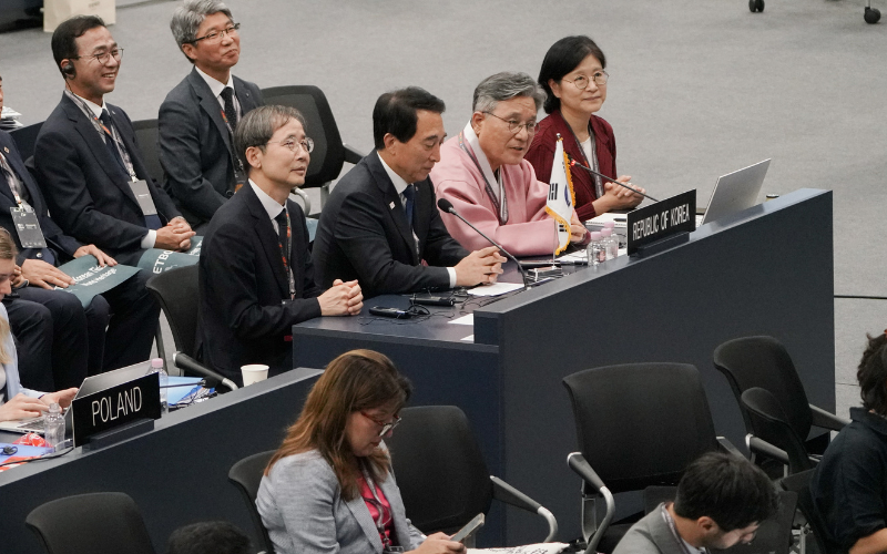 Delegasi Republik Korea penetapan perluasan tahap kedua 'Getbol, Dataran Lumpur Korea' sebagai warisan dunia UNESCO pada tanggal 25 Juli 2026 BEXCO, Haeundae-gu, Busan. (48 World Heritage Commite Media Member) 