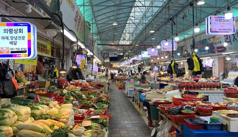 Lorong pasar tradisional Jwadong di Busan terlihat bersih saat penulis mengunjunginya pada tanggal 16 Juni 2026. 