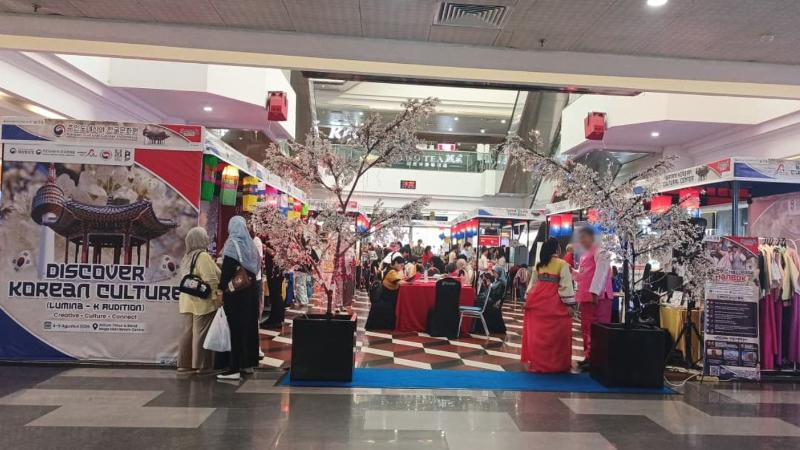 Suasana KCC Goes To: Discover Korean Culture Batam di Mega Mall Batam Centre tanggal 7 Agustus 2026. 
