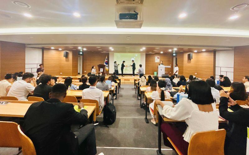 Peserta mengikuti acara penutupan pada hari Jumat (7/8/2026) setelah mengikuti rangkaian kegiatan selama dua hari di Institut Pendidikan Internasional Nasional, Kota Seongnam, Provinsi Gyeonggi.  