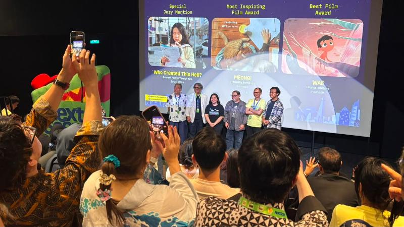 Panitia beserta juri dan para pemenang penghargaan dalam NextScene Kids & Youth Film Festival 2026 berfoto bersama pada Minggu (09/08/2026) di Kineforum Taman Ismail Marzuki, Jakarta.  