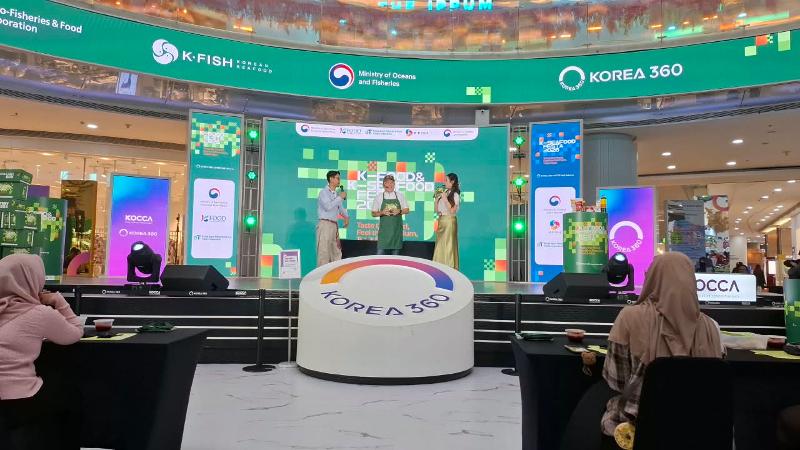 K-Food & K-Seafood Experience bersama Okky Ho tanggal 16 Agustus 2026 di KOREA 360 Jakarta mengajak peserta belajar dan praktik membuat sotteok sotteok yang merupakan salah satu jajanan kaki lima terkenal dari Korea. 