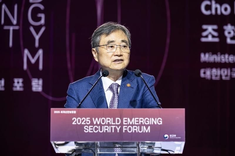 World Emerging Security Forum (WESF) 2026 yang diadakan oleh Kementerian Luar Negeri akan digelar pada tanggal 9 September 2026 di Grand Hyatt Seoul, Yongsan-gu, Seoul, dengan tema Risiko dan Peluang Teknologi Baru. Foto di atas menunjukkan Menteri Luar Negeri Cho Hyun saat menyampaikan pidato dalam WESF 2025 yang digelar di Seoul pada September 2025. (Kementerian Luar Negeri)