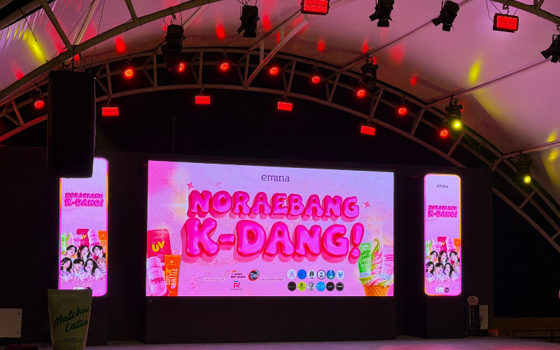 2Potret panggung Noraebang K-Dang! yang digelar pada Sabtu (29/08/2026) di Roxy Square Jember, Jawa Timur. 