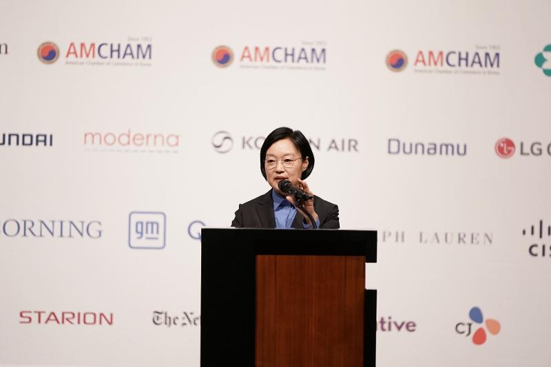 Perdana Menteri Han Seong-sook memaparkan tiga fokus utama kerja sama ekonomi Korea-AS dalam jamuan makan siang khusus bersama American Chamber of Commerce in Korea (AMCHAM) di Hotel Shilla, Jung-gu, Seoul, pada tanggal 11 September 2026.