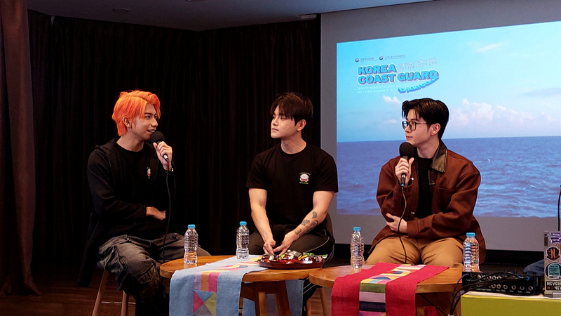 Potret Bertrand, Frederick, dan Michael berbagi cerita pengalaman mereka dalam acara Korea Coast Guard: Cerita Pengalaman Influenser Indonesia Ikut Latihan Gabungan di Korea pada Selasa (22/09/2026) di KCCI, Jakarta. 
