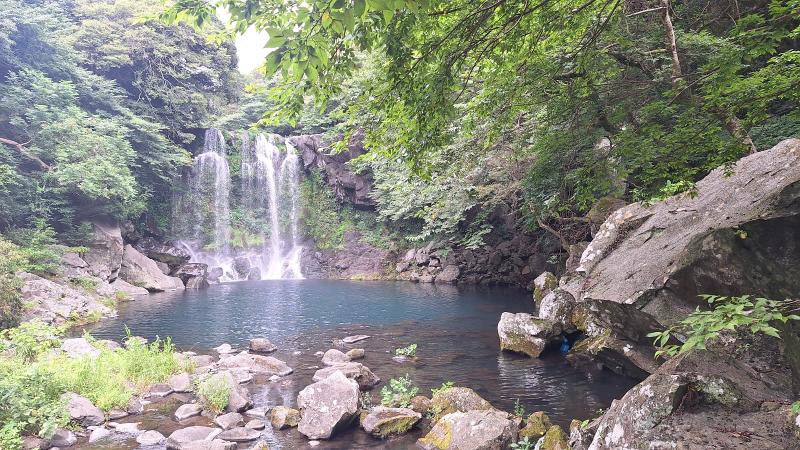 Pemandangan air terjun kedua di Cheonjeyeonpokpo yang dipotret pada tanggal 14 Agustus 2026. 