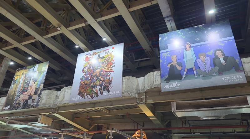 Partisipasi ilustrator asal Korea memberi warna tersendiri di ruang pameran Jakarta Illustration and Creative Arts Fair (JICAF) yang berlangsung pada tanggal 17 September - 4 Oktober 2026. Foto di atas dipotret pada tanggal 3 Oktober 2026. 