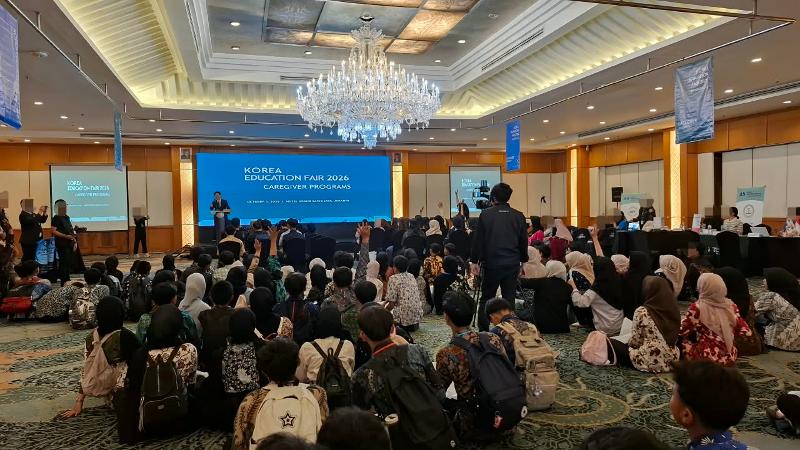 Suasana pengunjung Korea Education Fair 2026: Caregiver Programs tanggal 3 Oktober 2026 di Hotel Grand Sahid Jaya, Jakarta. 