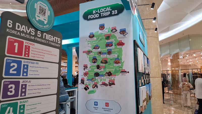 Infografis tentang berbagai makanan tradisional Korea berdasarkan wilayahnya di stan KTO pada ASTINDO Muslim Friendly Travel Fair 2026 pada tanggal 18 Oktober 2026 di Mal Kota Kasablanka, Jakarta. 