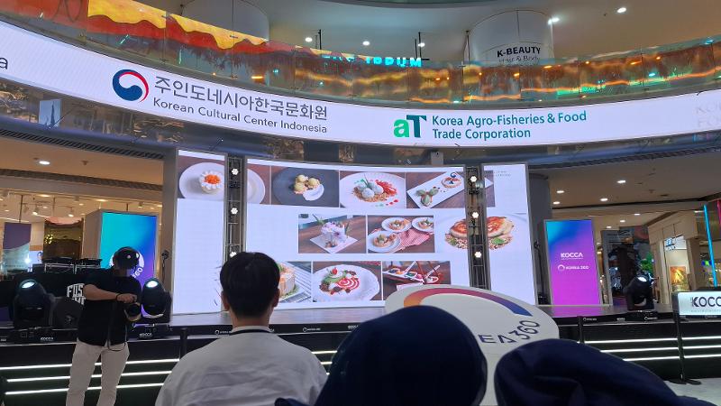 Potret kreasi hidangan penutup kesepuluh tim finalis yang ditampilkan melalui video pada Acara Penghargaan Pemenang K-Dessert Contest 2026: Sweet Connection tanggal 19 Oktober 2026 di Main Atrium KOREA 360, Jakarta. 