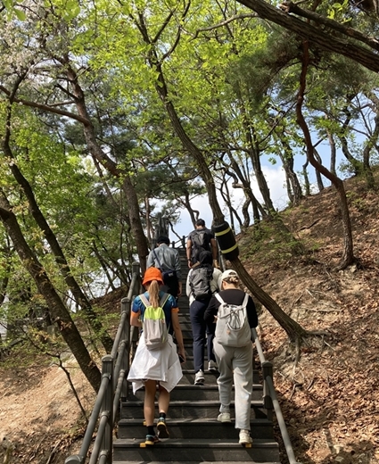 Seoul Permudah Wisatawan untuk Mendaki Gunung di Tengah Kota