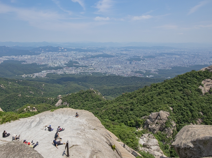Menikmati Ketenangan Alam di Taman Nasional Bukhansan, Seoul