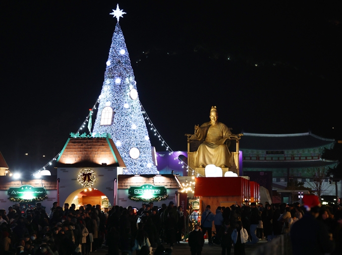 Suasana Natal di Jantung Kota Seoul