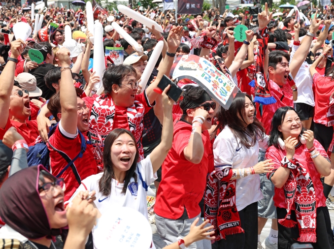 Pendukung Timnas Korea Padati Gwanghwamun untuk Nobar Pertandingan Korea vs Ceko